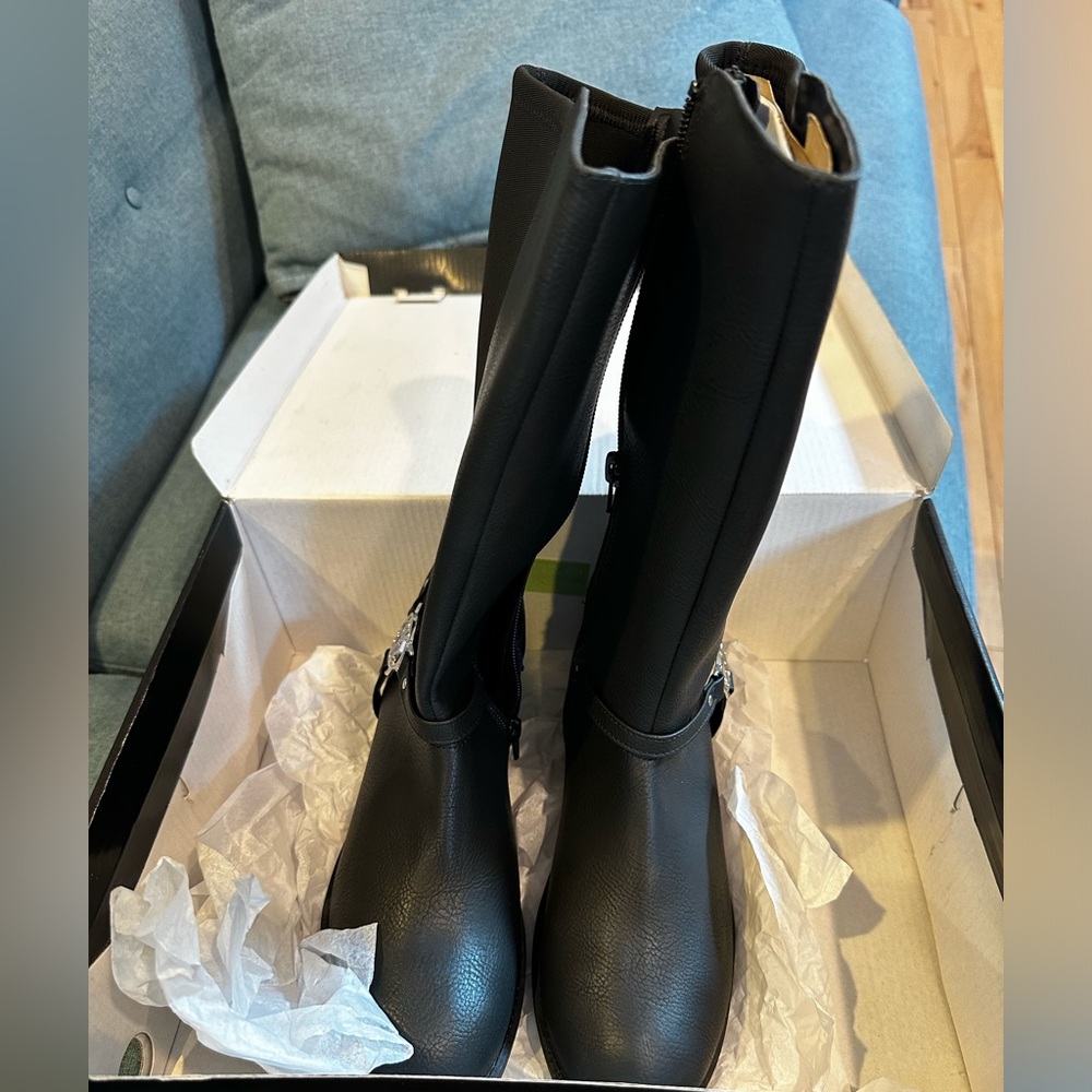 New DKNY Girl's US/UK SIZE: 5/3.5 Emma Harness Faux Leather Black Boots NWT - Picture 10 of 12